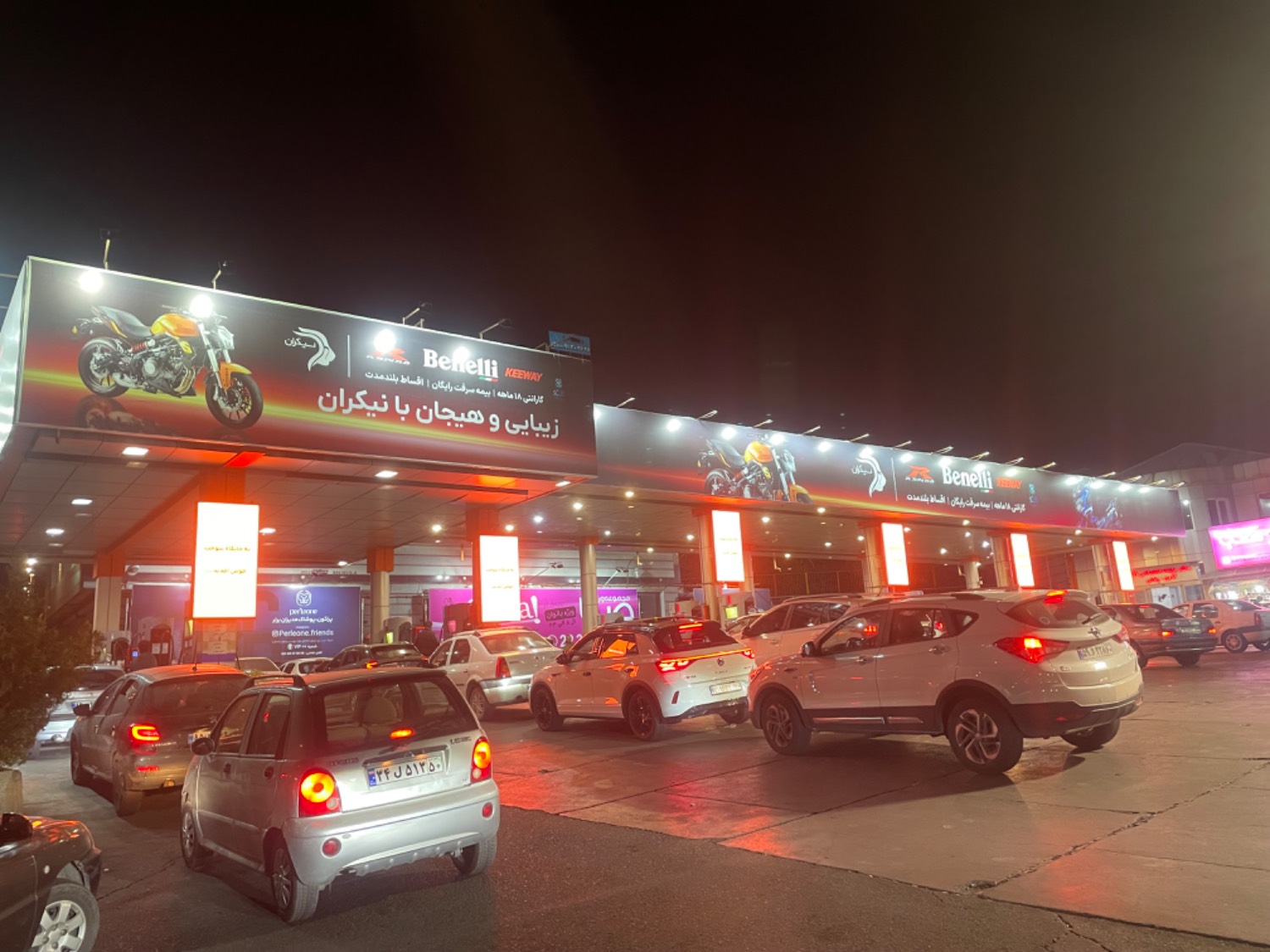 نمایشگرهای LED یادگار امام در حال پخش تبلیغ